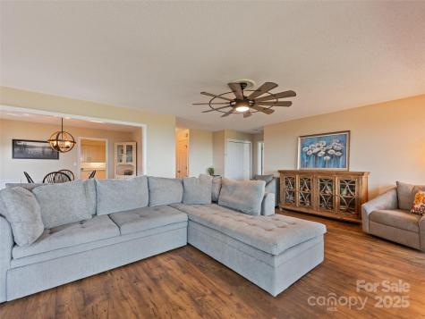 602 Fleetwood Plaza Hendersonville NC 28739