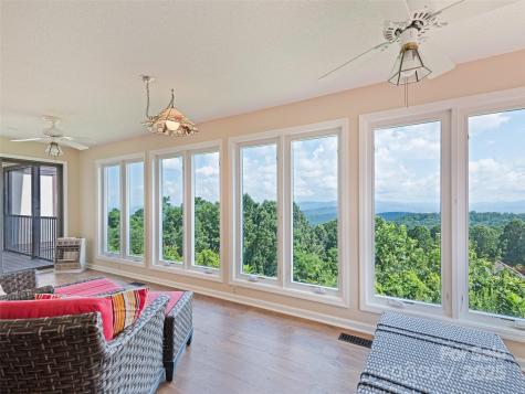 602 Fleetwood Plaza Hendersonville NC 28739