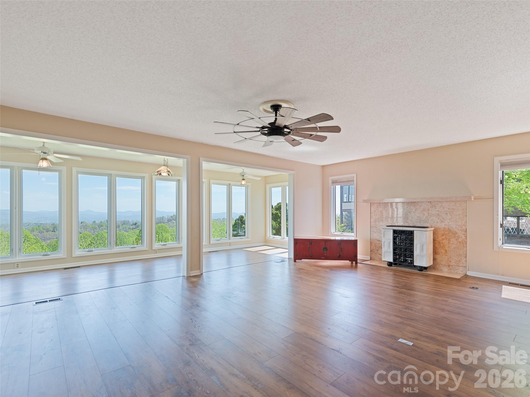 602 Fleetwood Plaza Hendersonville NC 28739