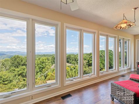 602 Fleetwood Plaza Hendersonville NC 28739