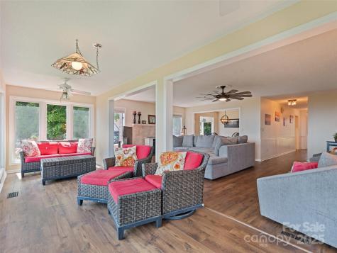 602 Fleetwood Plaza Hendersonville NC 28739