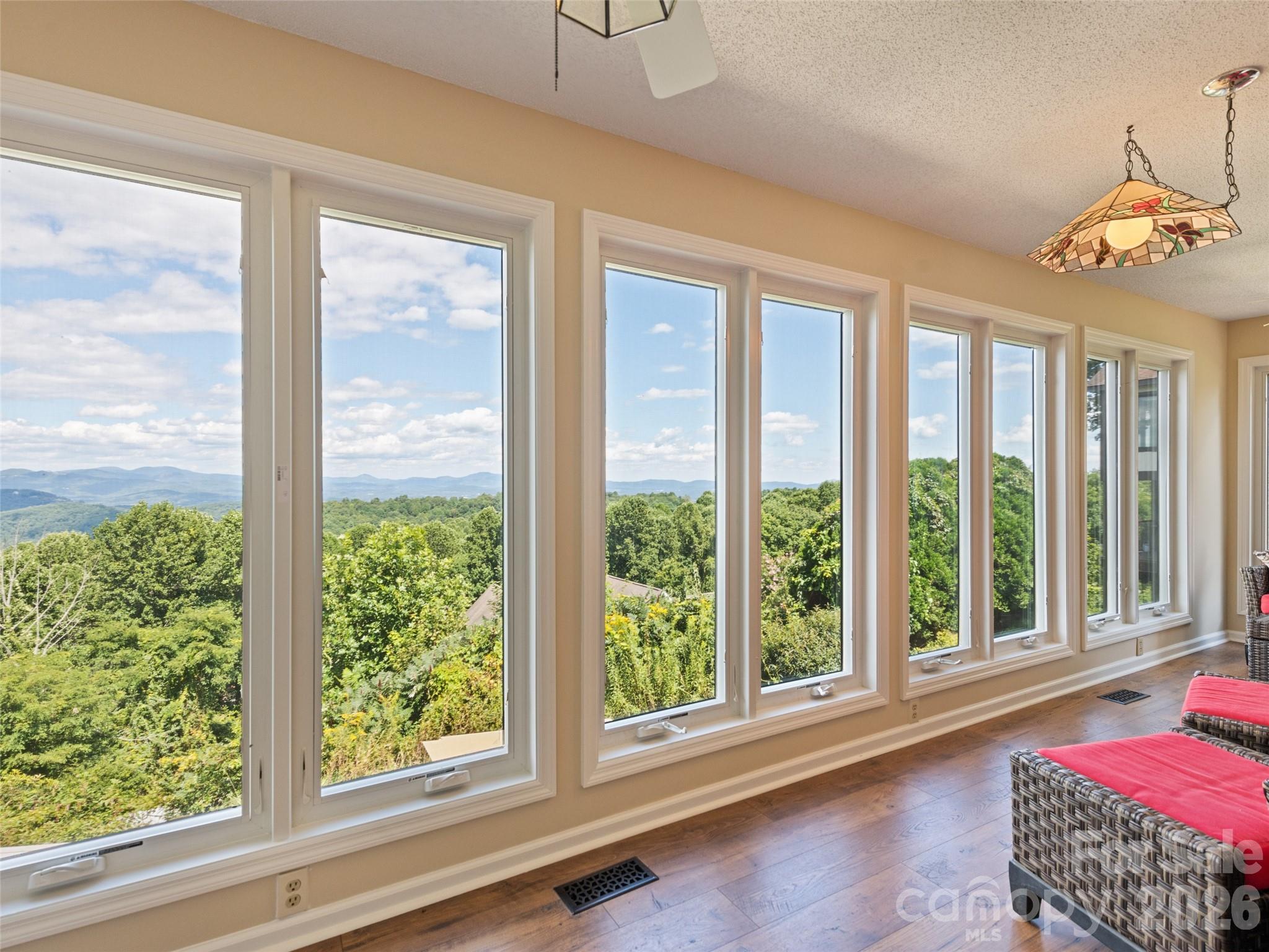 602 Fleetwood Plaza Hendersonville NC 28739