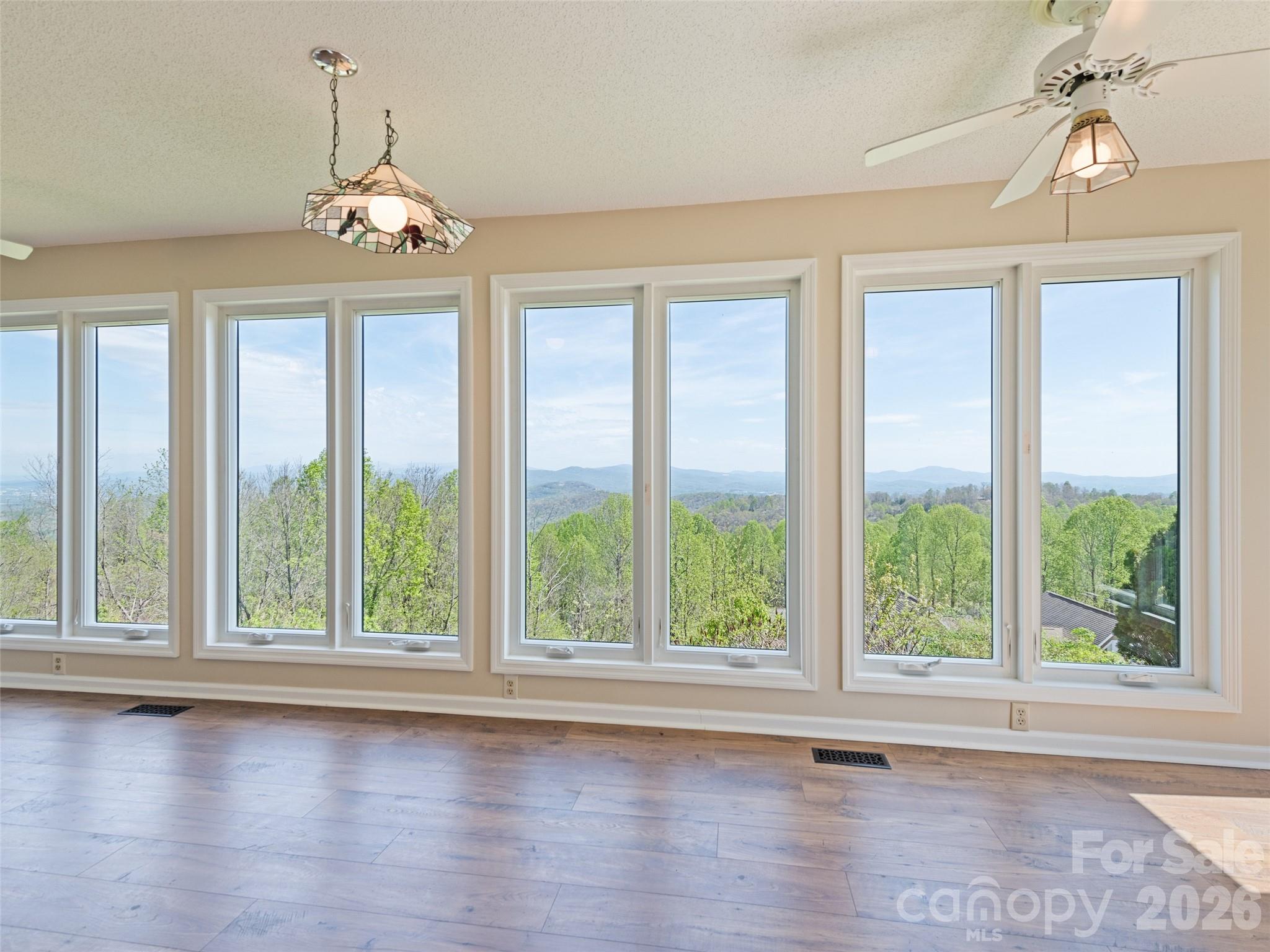 602 Fleetwood Plaza Hendersonville NC 28739