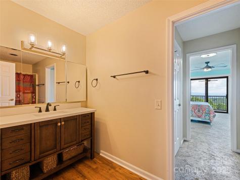 602 Fleetwood Plaza Hendersonville NC 28739