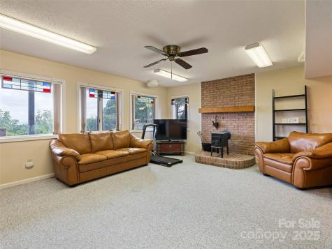 602 Fleetwood Plaza Hendersonville NC 28739