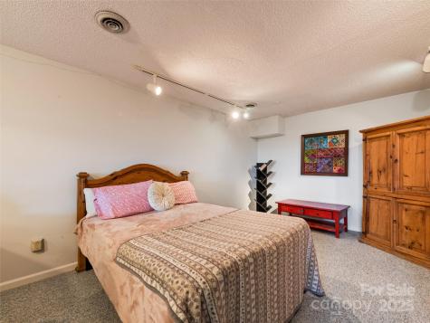 602 Fleetwood Plaza Hendersonville NC 28739