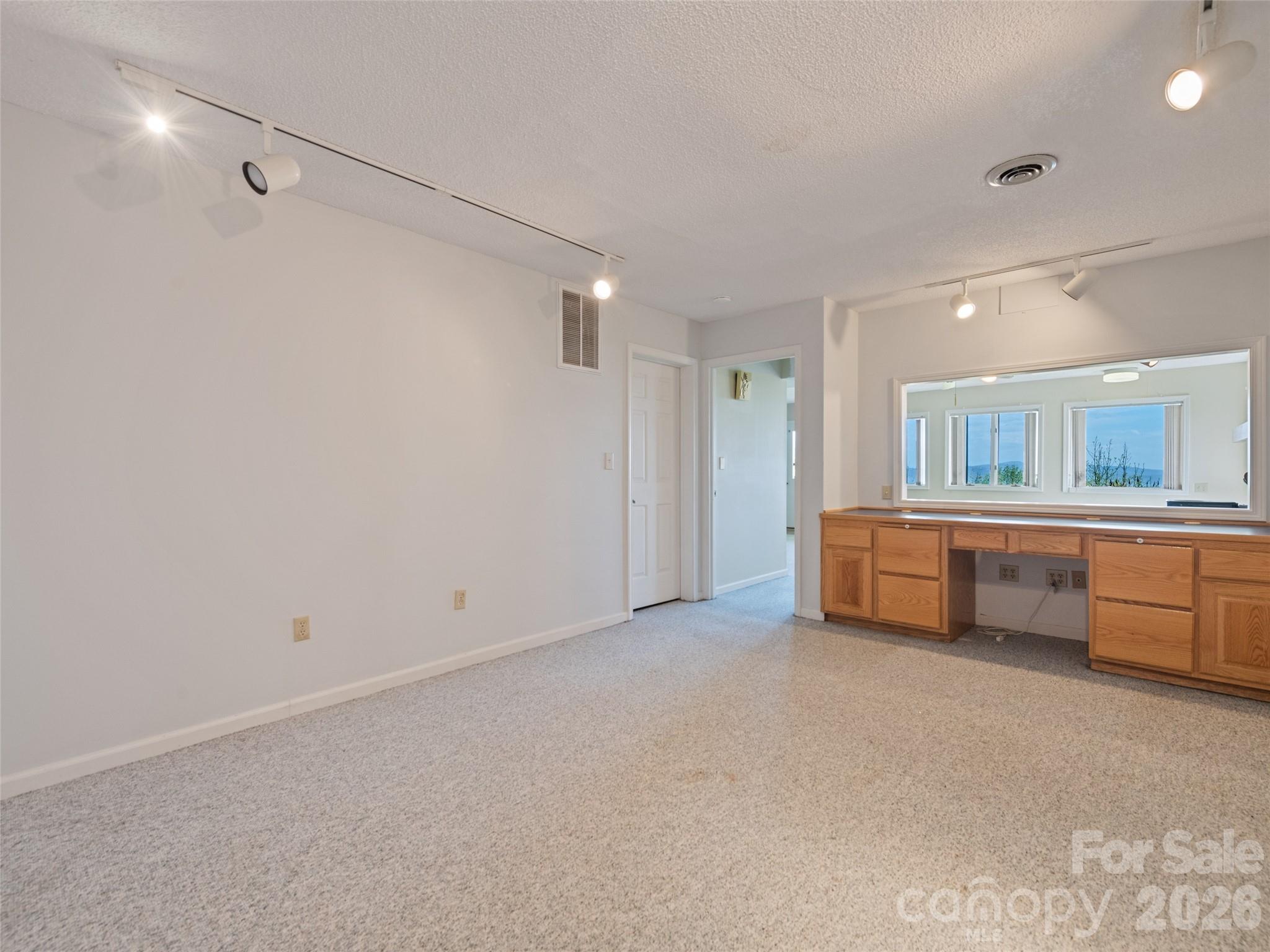 602 Fleetwood Plaza Hendersonville NC 28739