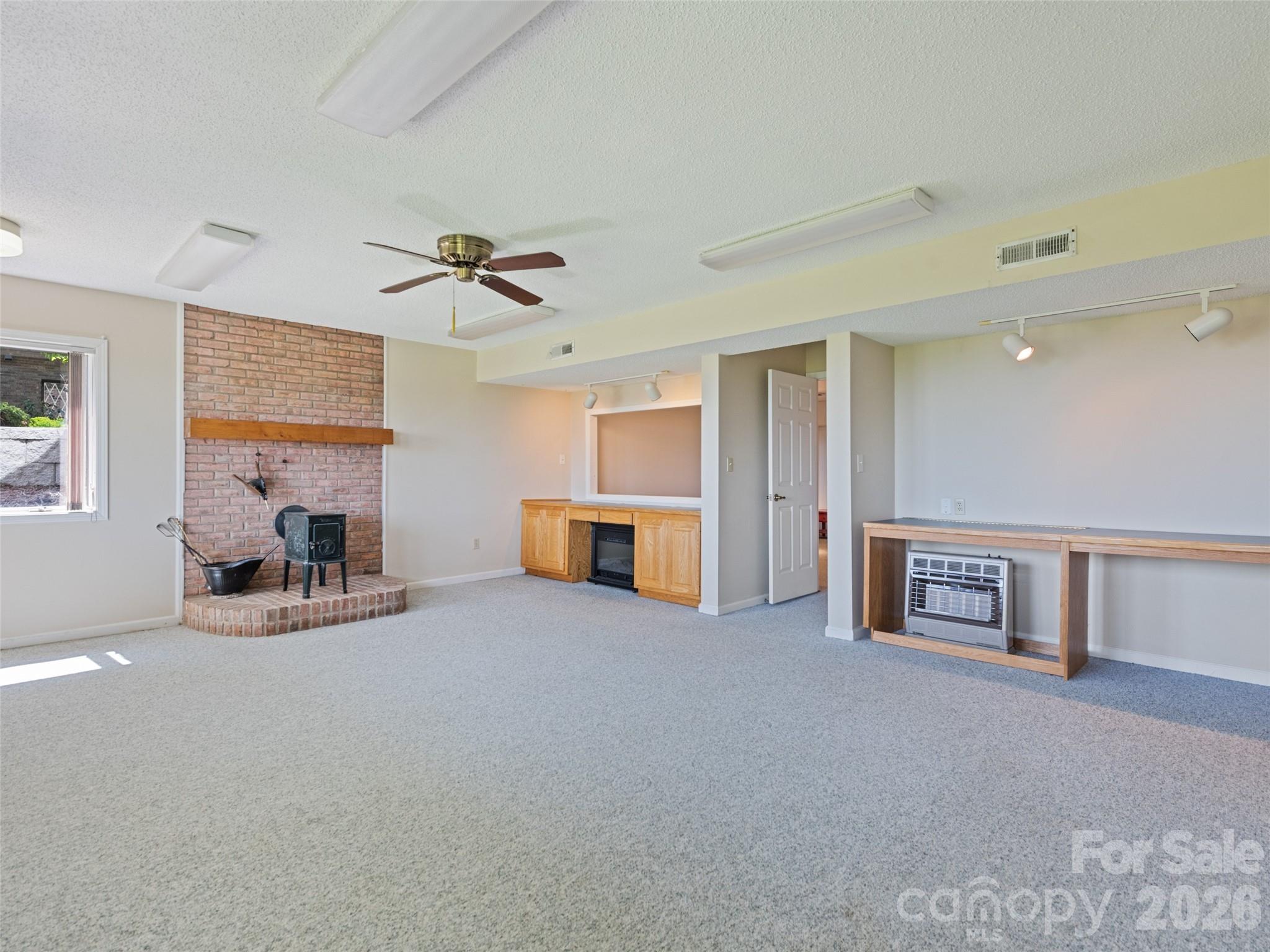 602 Fleetwood Plaza Hendersonville NC 28739