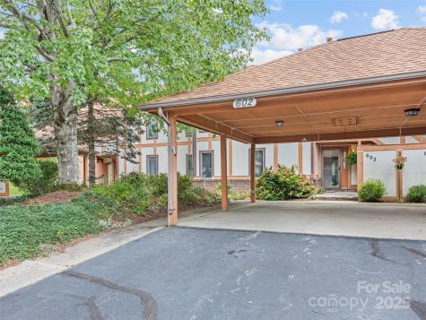 602 Fleetwood Plaza Hendersonville NC 28739