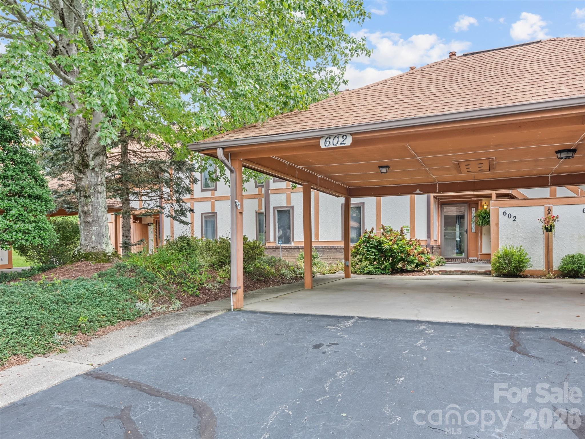602 Fleetwood Plaza Hendersonville NC 28739