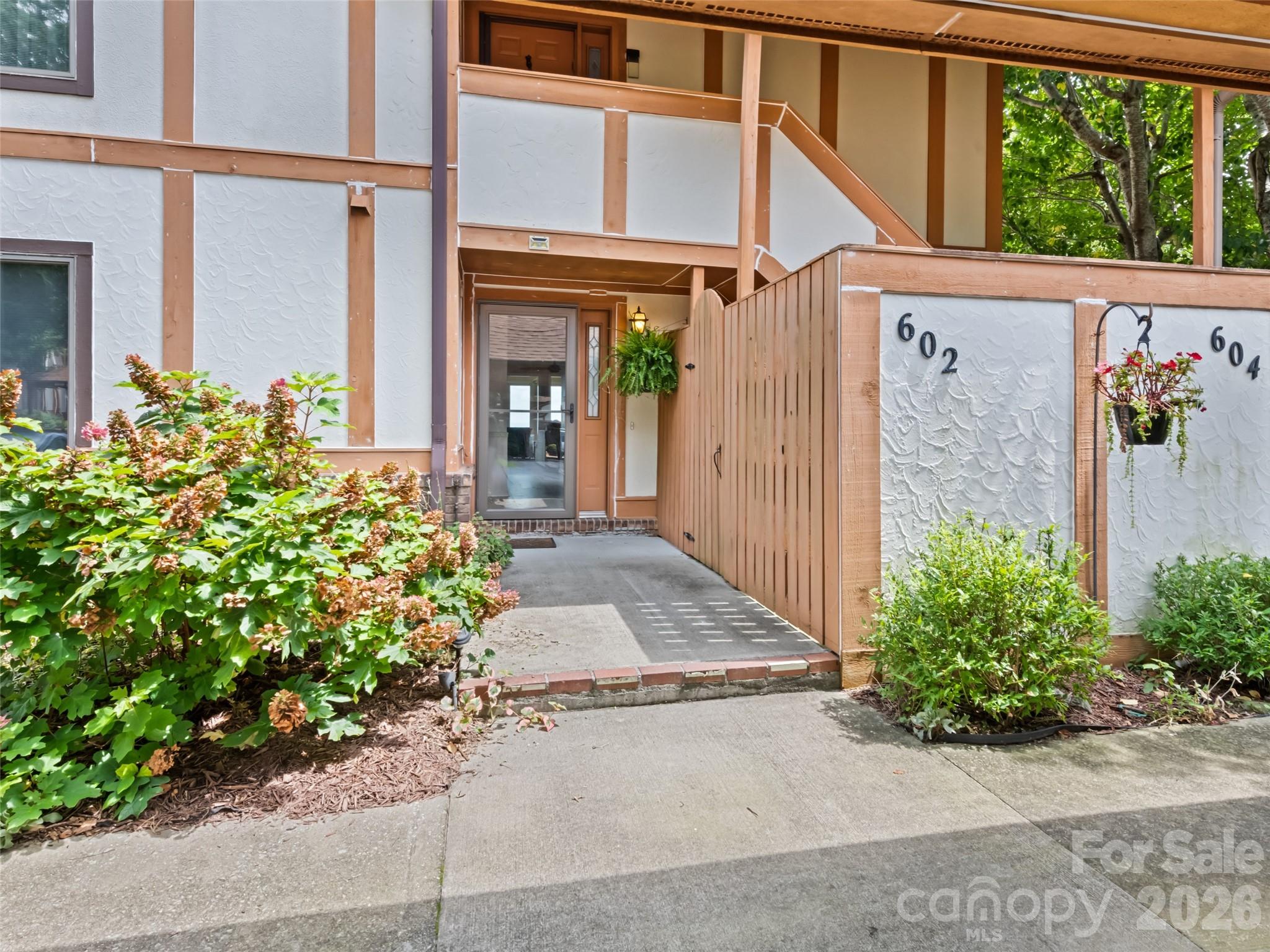 602 Fleetwood Plaza Hendersonville NC 28739