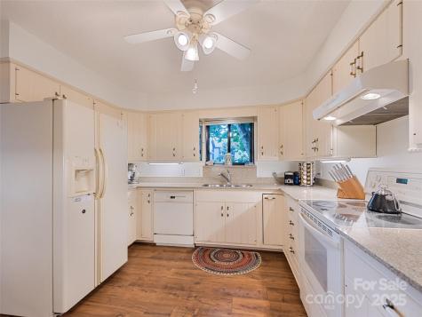 602 Fleetwood Plaza Hendersonville NC 28739