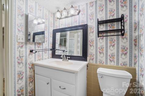 4754 Hedgemore Drive Charlotte NC 28209