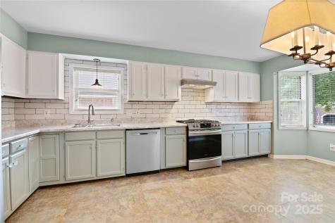 129 Exeter Court Hendersonville NC 28791