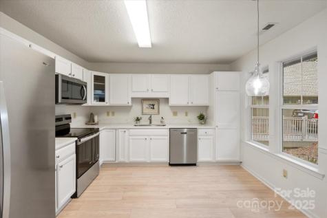 102 Fox Den Court Hendersonville NC 28792