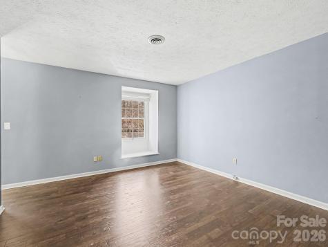 1409 Kensington Road Hendersonville NC 28791