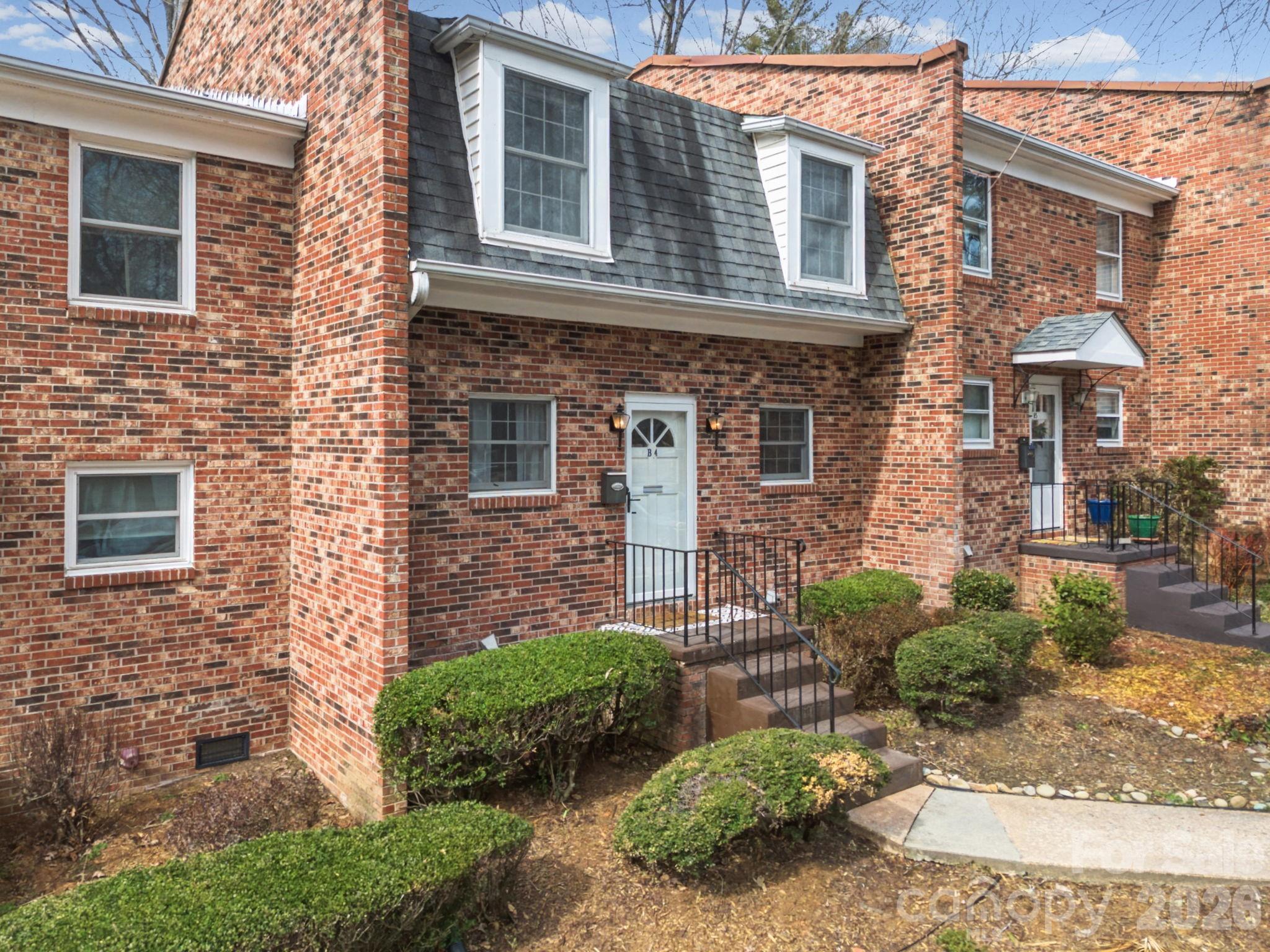 1409 Kensington Road Hendersonville NC 28791
