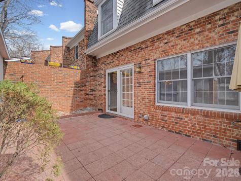 1409 Kensington Road Hendersonville NC 28791
