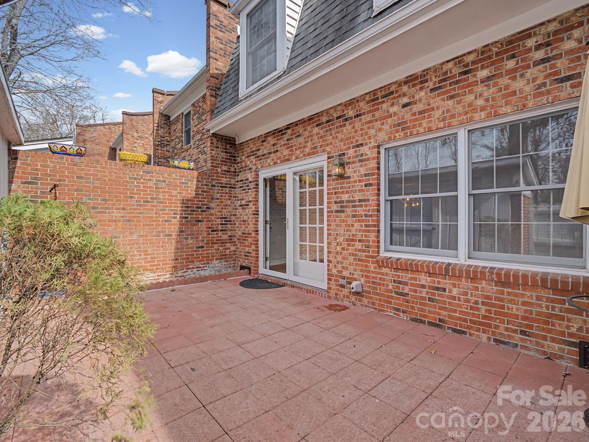 1409 Kensington Road Hendersonville NC 28791