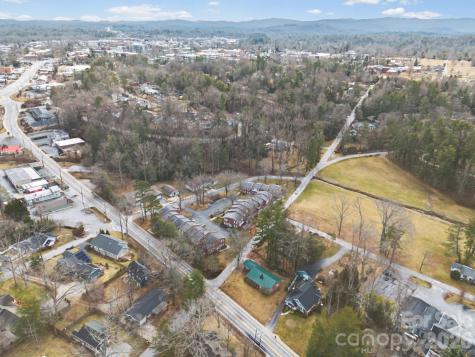 1409 Kensington Road Hendersonville NC 28791
