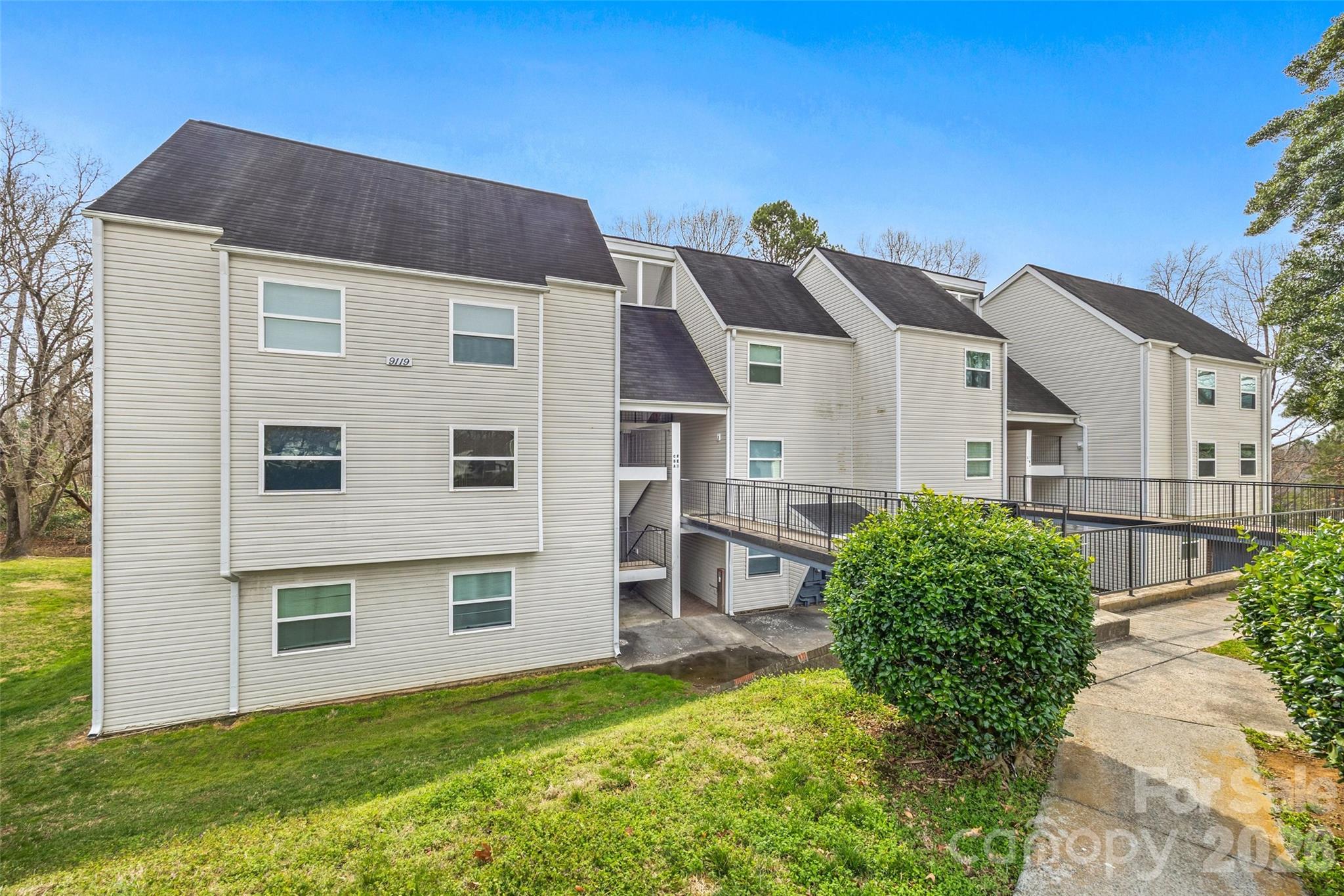 9119 Spyglass Place Charlotte NC 28214