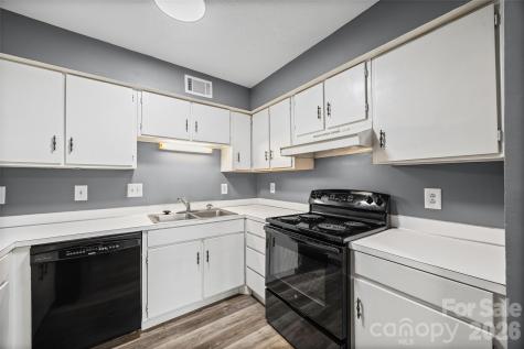 9119 Spyglass Place Charlotte NC 28214