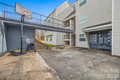 9119 Spyglass Place Charlotte NC 28214