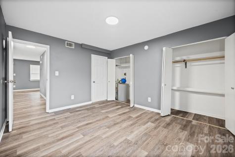 9119 Spyglass Place Charlotte NC 28214