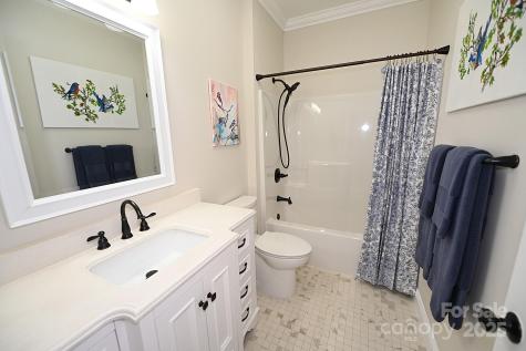 1384 21st Avenue NE Hickory NC 28601