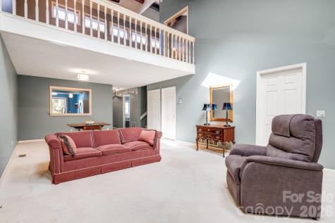 1104 Red Oak Drive Hendersonville NC 28791