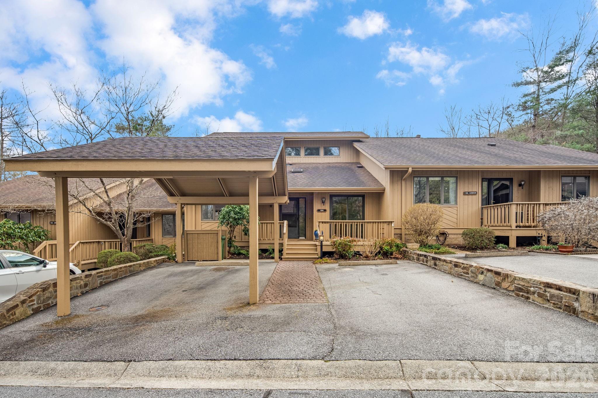 1104 Red Oak Drive Hendersonville NC 28791