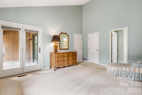 1104 Red Oak Drive Hendersonville NC 28791