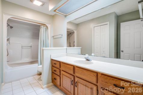 1104 Red Oak Drive Hendersonville NC 28791