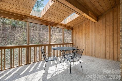 1104 Red Oak Drive Hendersonville NC 28791