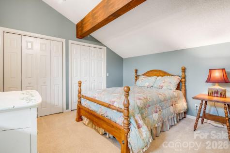 1104 Red Oak Drive Hendersonville NC 28791