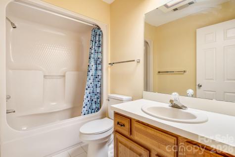 1104 Red Oak Drive Hendersonville NC 28791