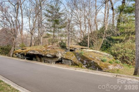 1104 Red Oak Drive Hendersonville NC 28791