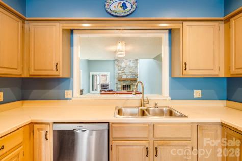 1104 Red Oak Drive Hendersonville NC 28791
