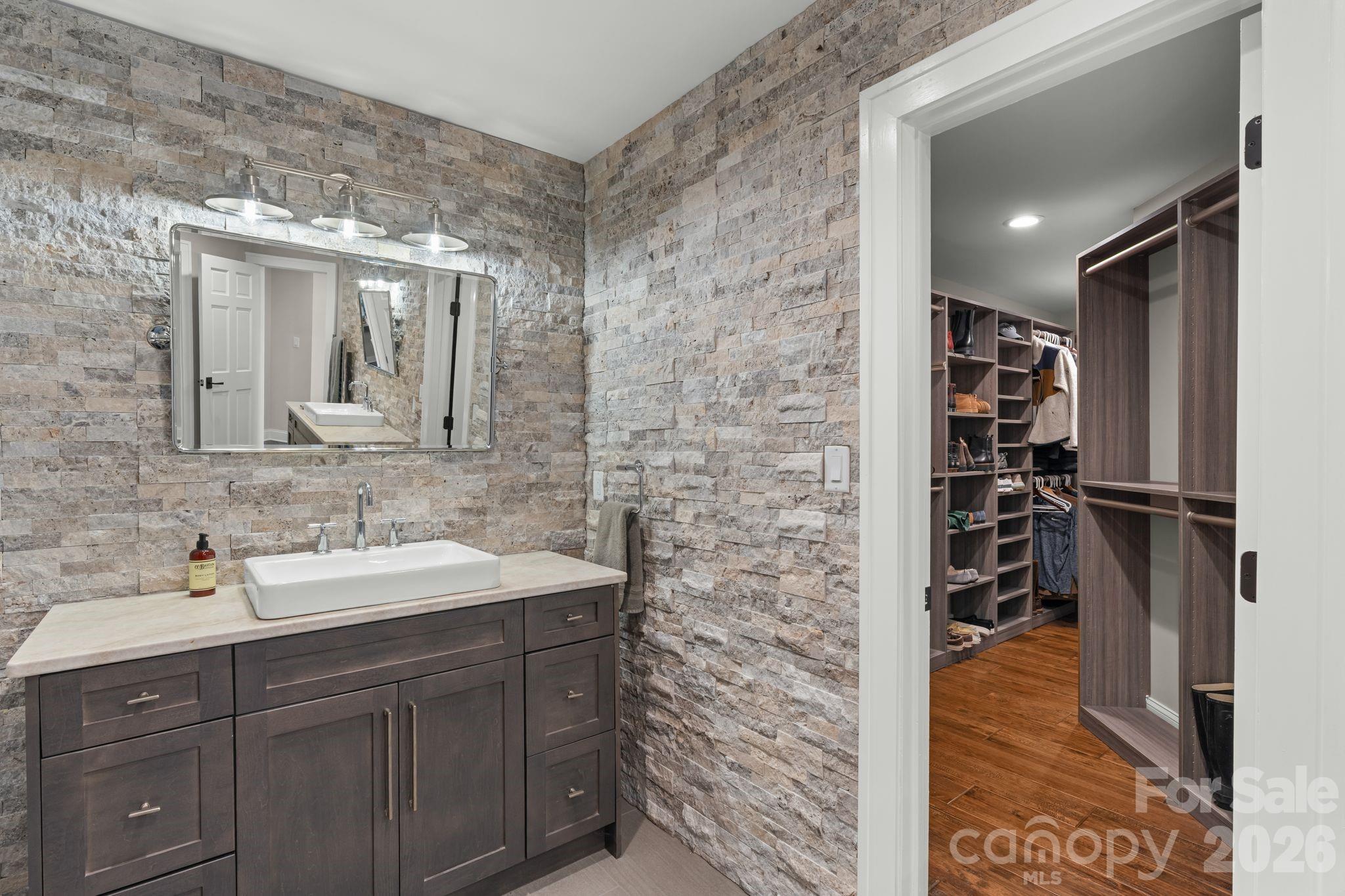 3302 Timber Trail Asheville NC 28804