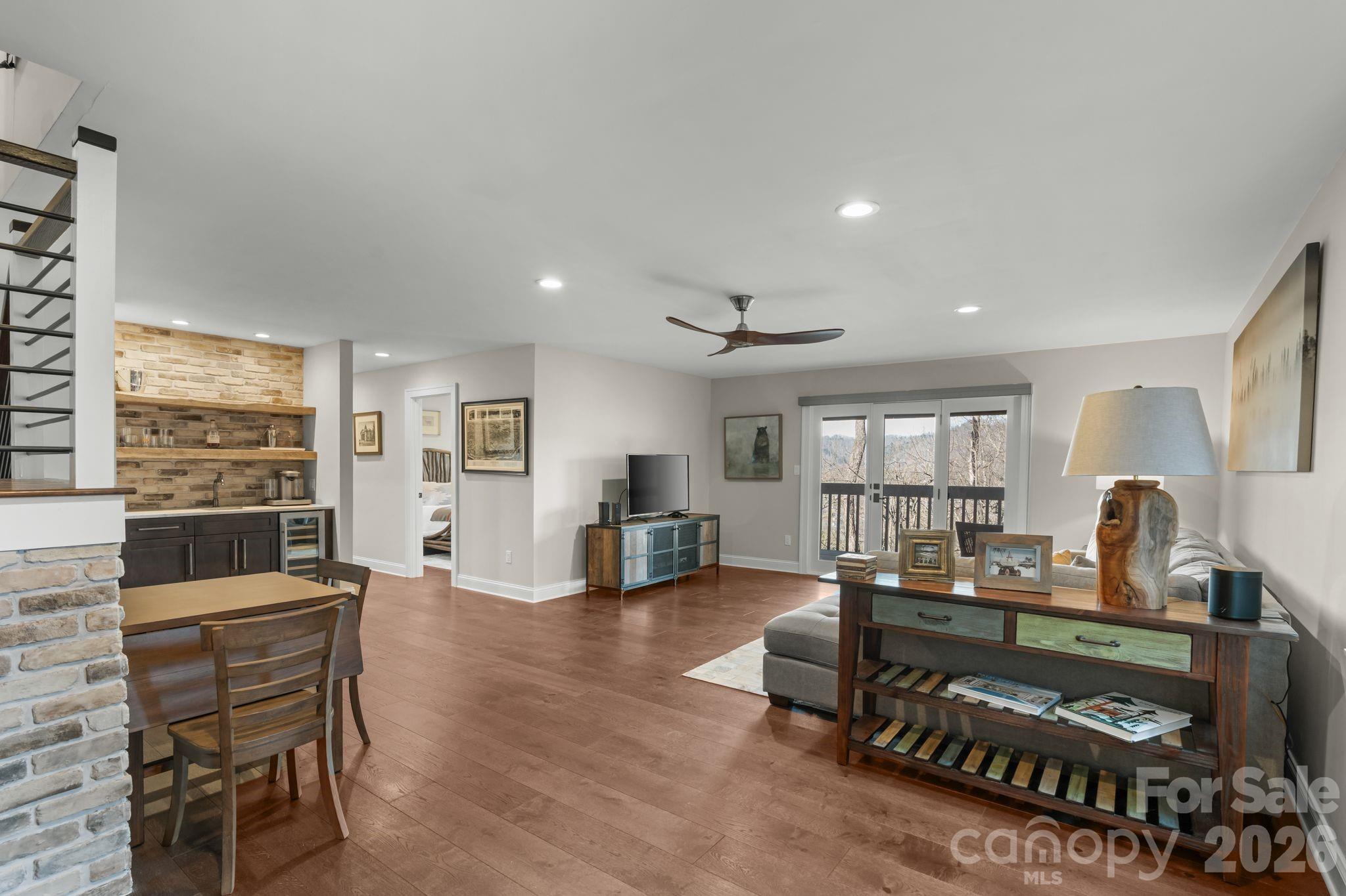 3302 Timber Trail Asheville NC 28804