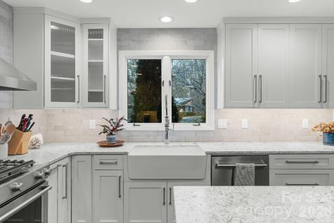 3302 Timber Trail Asheville NC 28804