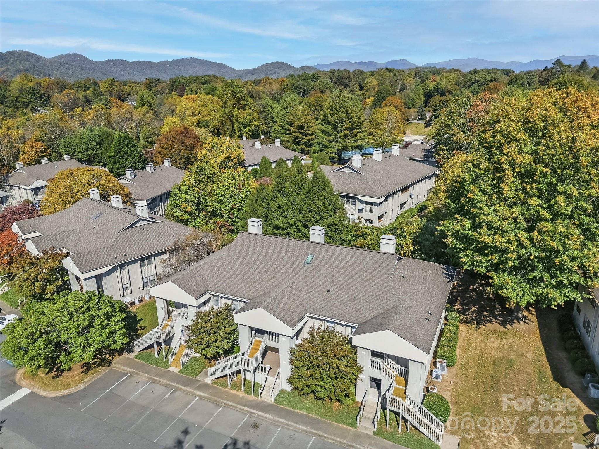 1203 Abbey Circle Asheville NC 28805