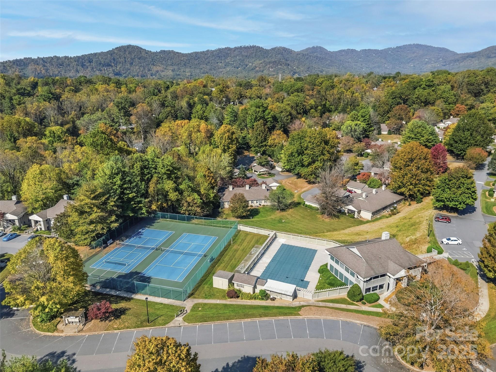 1203 Abbey Circle Asheville NC 28805