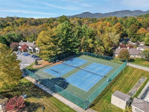 1203 Abbey Circle Asheville NC 28805