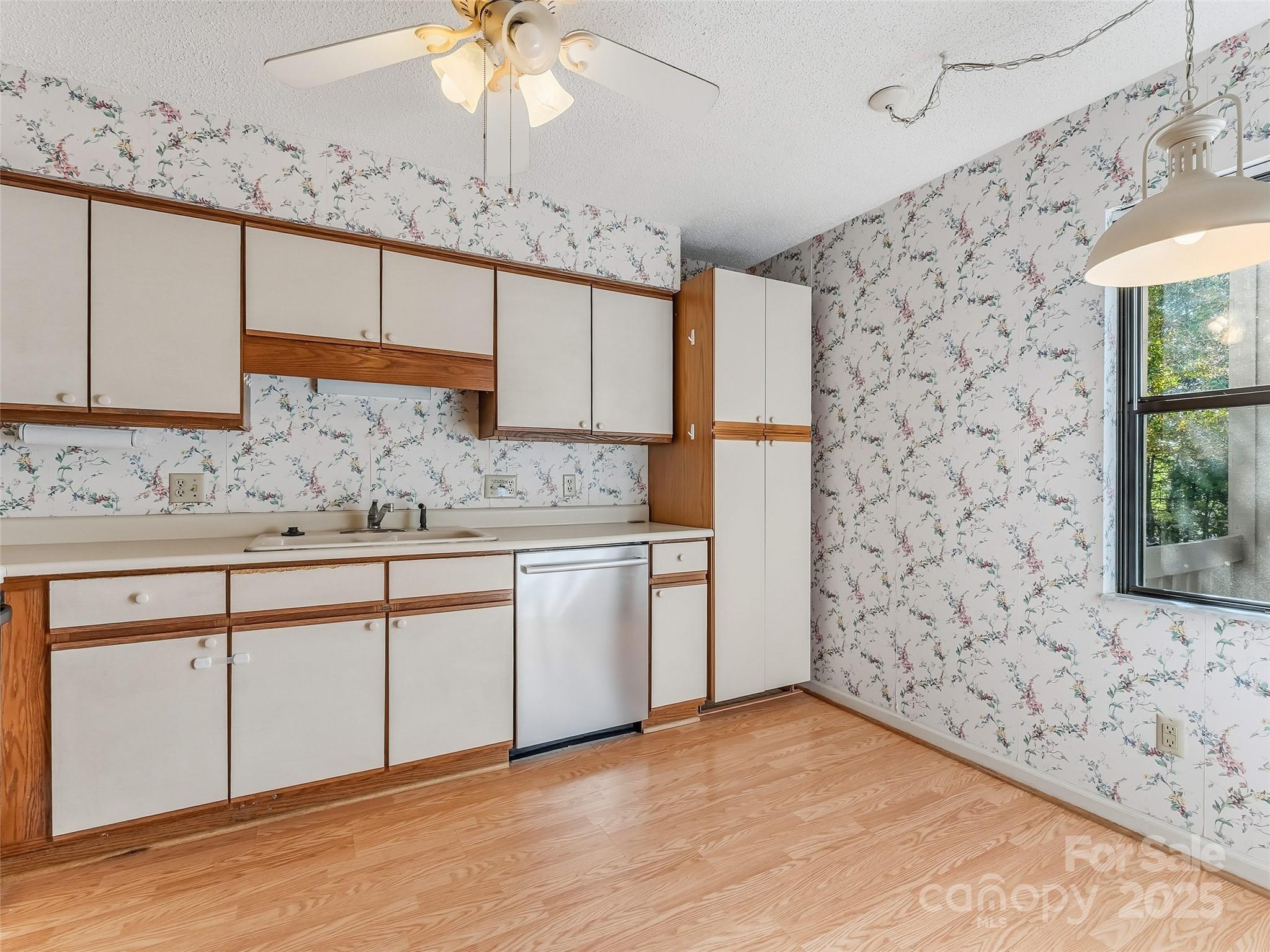 1203 Abbey Circle Asheville NC 28805