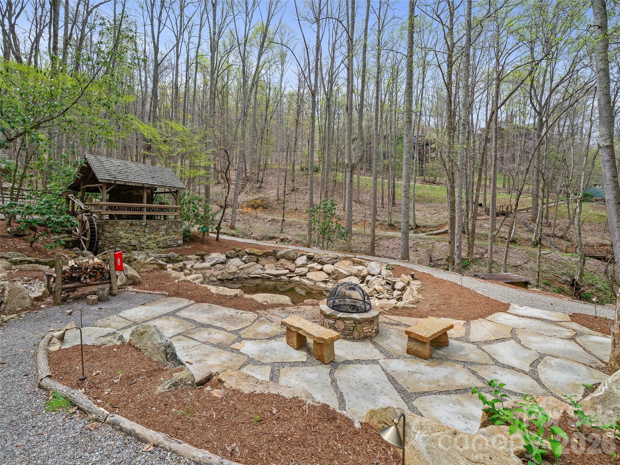 81 Creekside Way Burnsville NC 28714