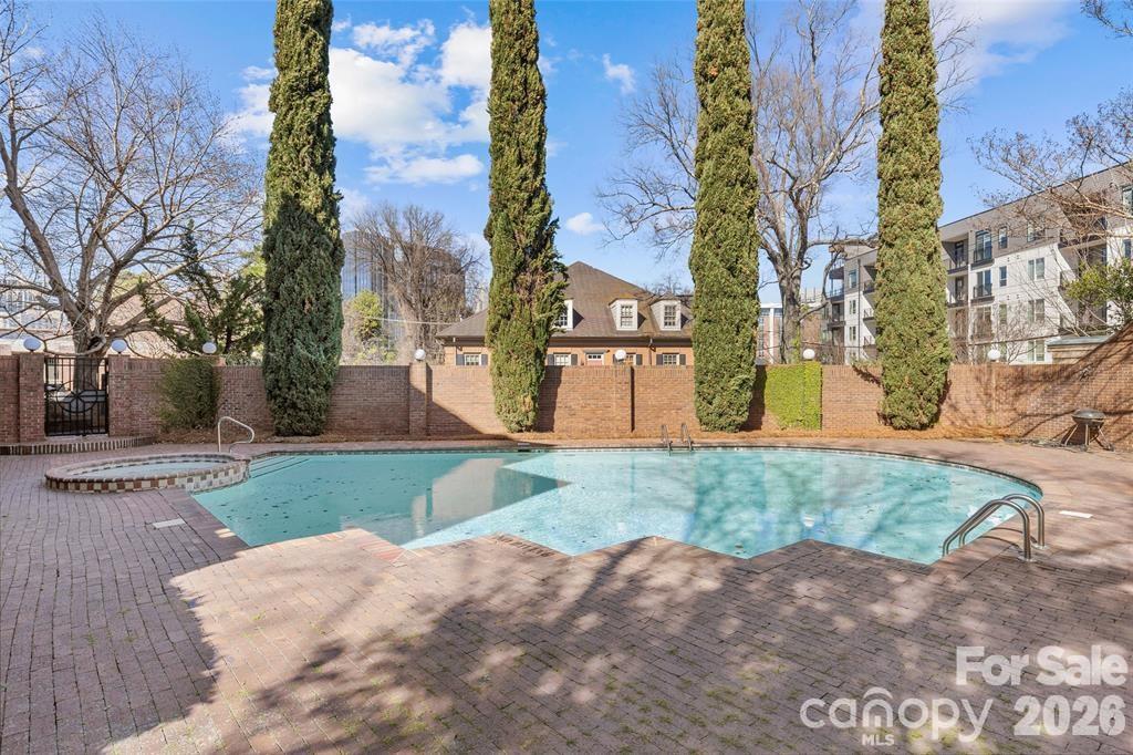 1109 E Morehead Street Charlotte NC 28204
