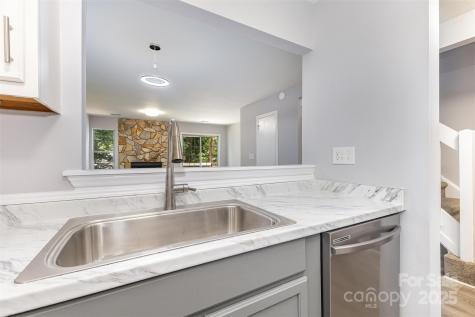 6319 Windsor Gate Lane Charlotte NC 28215