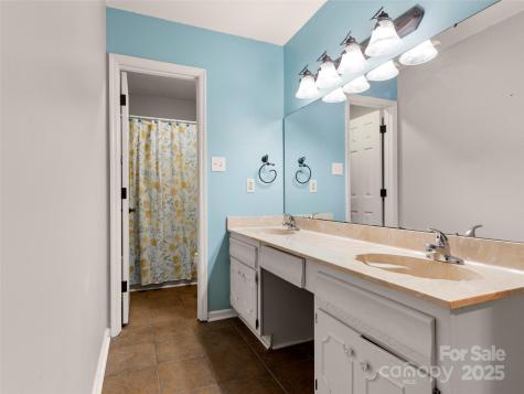 124 Cedar Forest Trail Asheville NC 28803