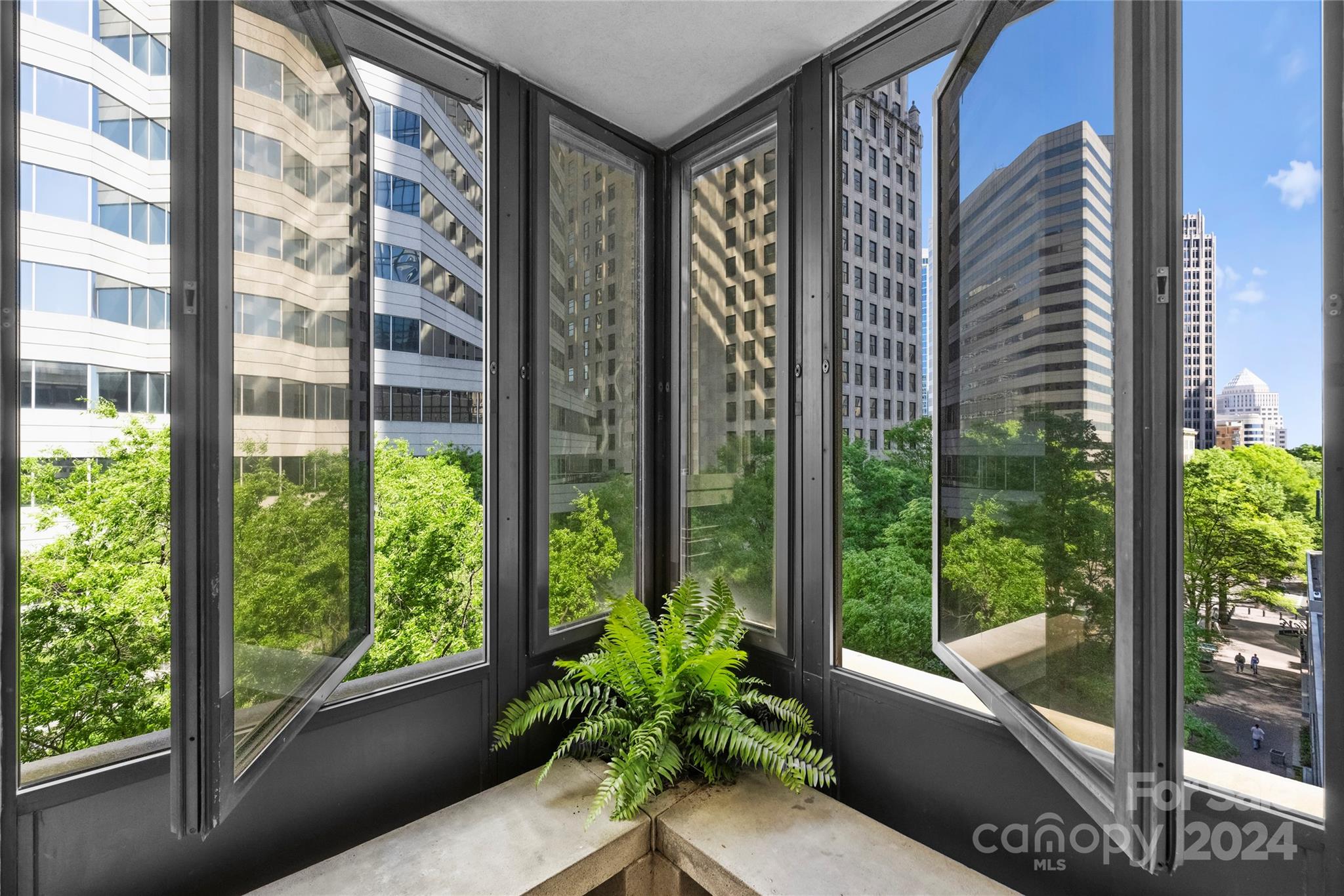 139 S Tryon Street Charlotte NC 28202